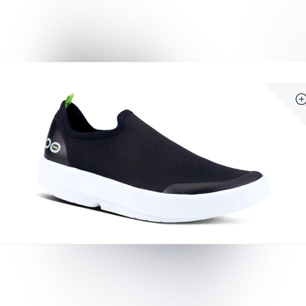 OOFOS  OOMG Ezee Low Women’s Black Slip-On Shoes Size 12